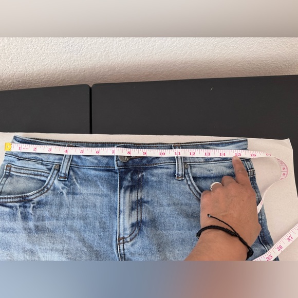 Kut from the Kloth Women’s Distressed Gidget Fray Blue Jean Shorts Size 6 - Picture 8 of 12